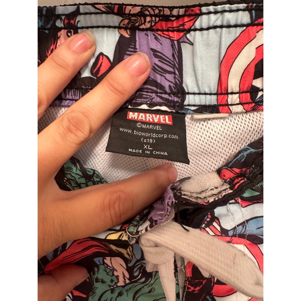 Marvel Avengers Board Shorts Mens XL Bioworld Comic Print Swim Trunks Multicolor - Picture 2 of 3